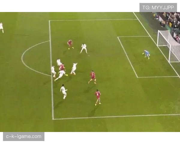 英超球迷热议VAR技术争议,裁判判罚公正性引广泛关注 英超球迷热议VAR技术争议,裁判判罚公正性引广泛关注