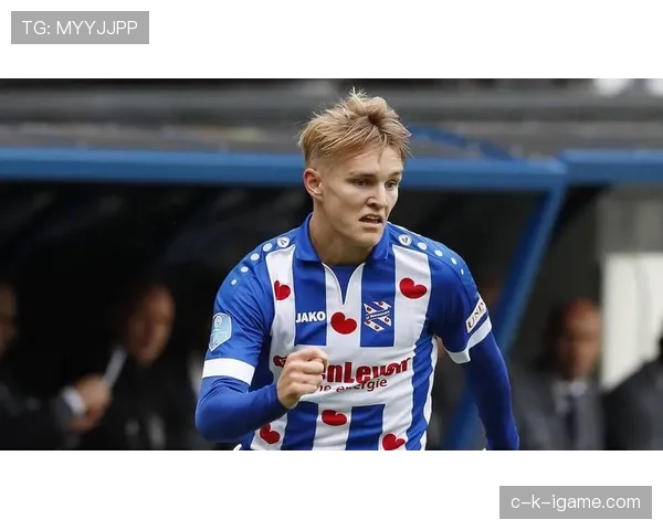 居莱尔与厄德高早期天才阶段的战术角色及成长路径对比 居莱尔与厄德高早期天才阶段的战术角色及成长路径对比