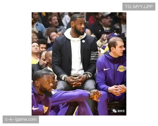 扎克拉文这日常跟赛场判若两人，买菜排队都能被当透明人吧？