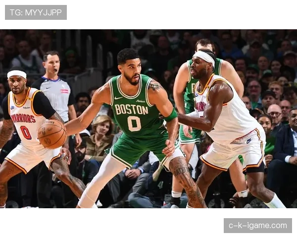 普里查德突破拉开进攻空间助掘金提升关键时刻得分效率